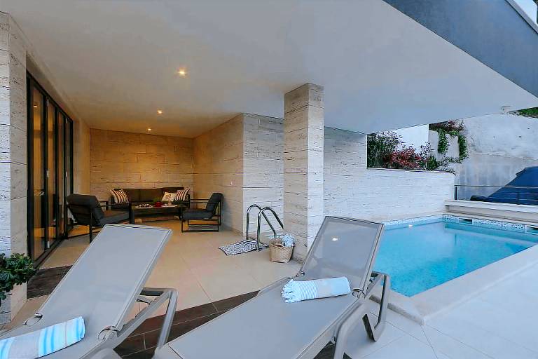 Amazing modern 3-BR villa with heated pool just above Icici Marina — photo 5