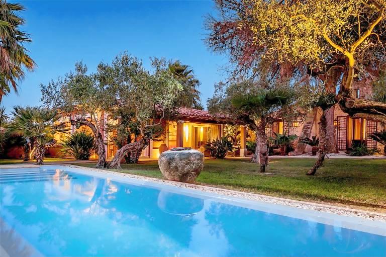 Fully equipped charming villa with terrace, private pool & garden | Pool view | Pets are welcome — photo 2