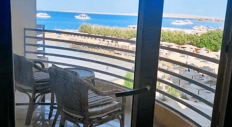 Quiet quarter and private beach — photo 2