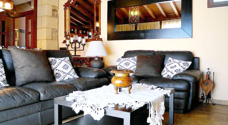 Pleasant villa with garden, terrace & private pool | Perfect for remote work | Pets are welcome — photo 5
