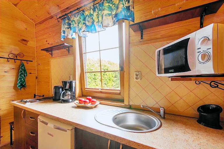 Vacation home with pool, garden & BBQ — photo 4