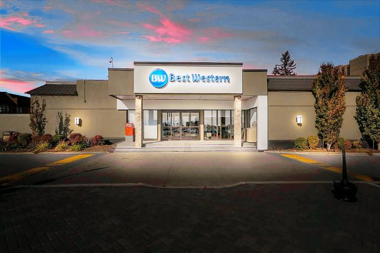 Best Western Parkway Hotel Toronto North in Richmond Hill, ON