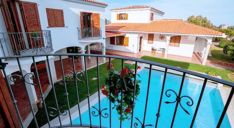 Holiday apartment with pool — photo 3