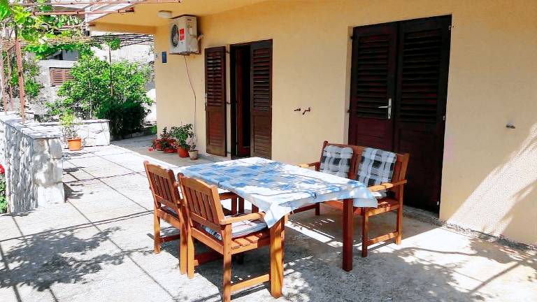 Rental apartment with garden, grill & patio — photo 2