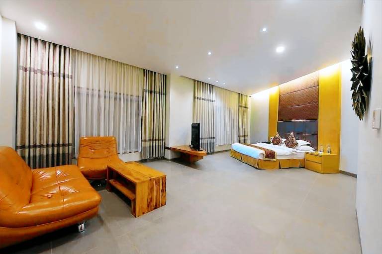 Hotel H
