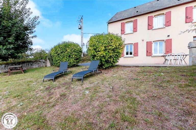 Gite with barbecue, yard & terrace — photo 2