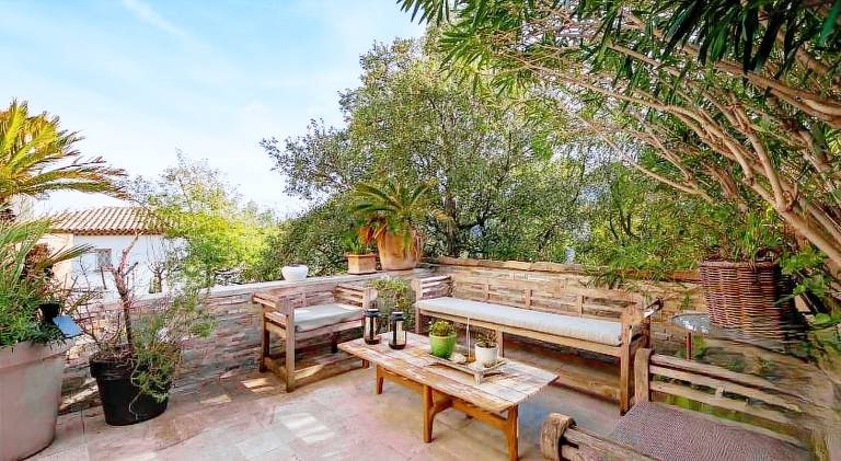 Fully equipped villa with barbeque, yard & private pool | Perfect for remote work | Pet-friendly — photo 5