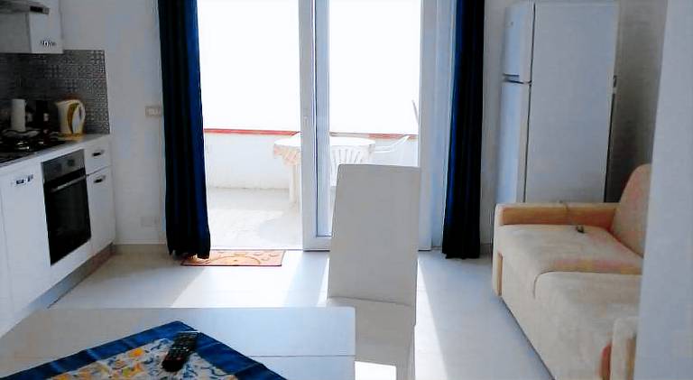 Lovely vacation home with patio | Close to the beach | Perfect for remote work | Pets allowed — photo 2