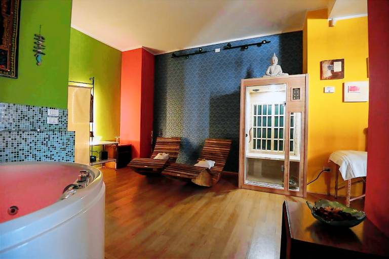 Dedicated room with sauna, pool & garden — photo 3