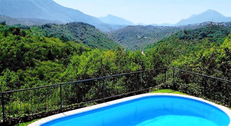 Villa with pool & hot tub in Brela