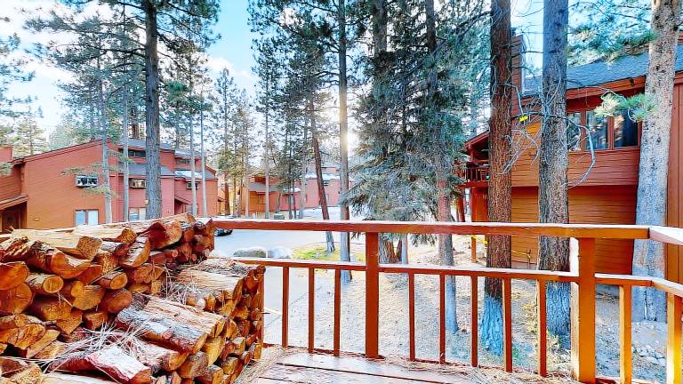 Condo with barbecue, hot tub & pool — photo 3