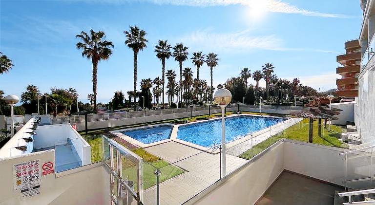 Apartment with pool — photo 4