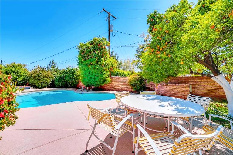 Golf Swim & Grill Out Phoenix Gem 10 Mi to Dtwn