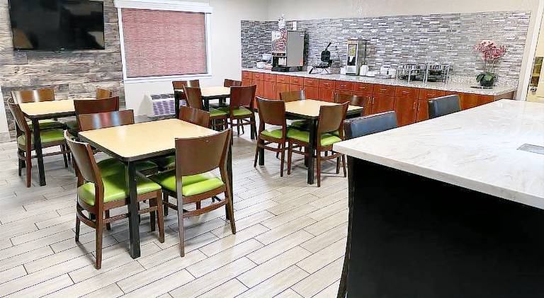 Red Roof Inn & Suites Marysville — photo 2