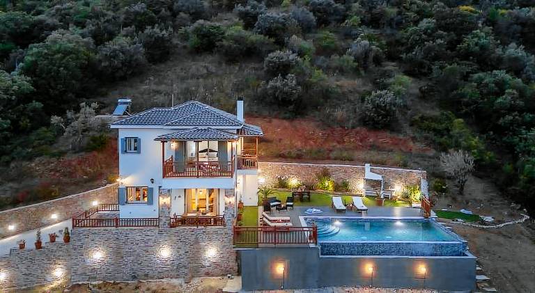 Fully equipped wonderful villa with patio, garden & private pool | Perfect for remote work | Pet-friendly — photo 3