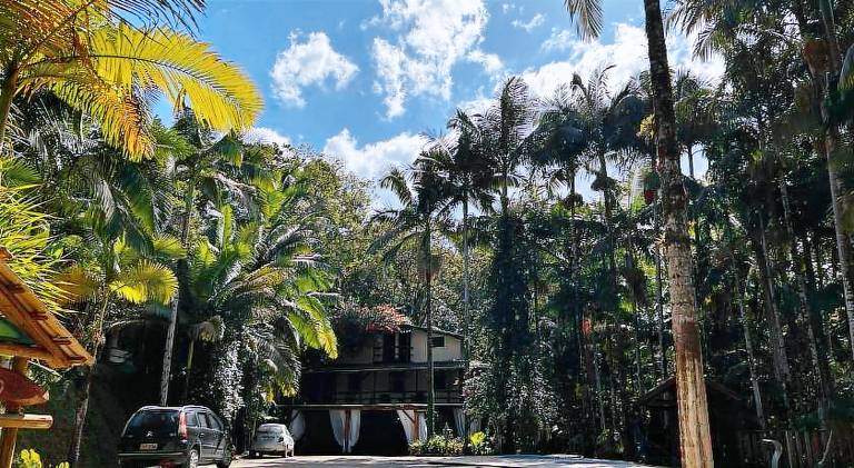 Holiday apartment with garden, pool & patio in Blumenau