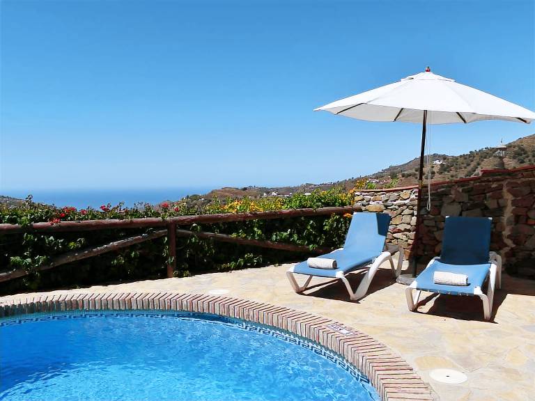 Fully equipped nice house with private pool, garden & patio | Pet-friendly — photo 5