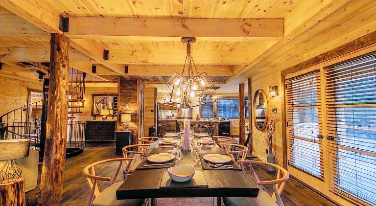 Chalet with jacuzzi — photo 2