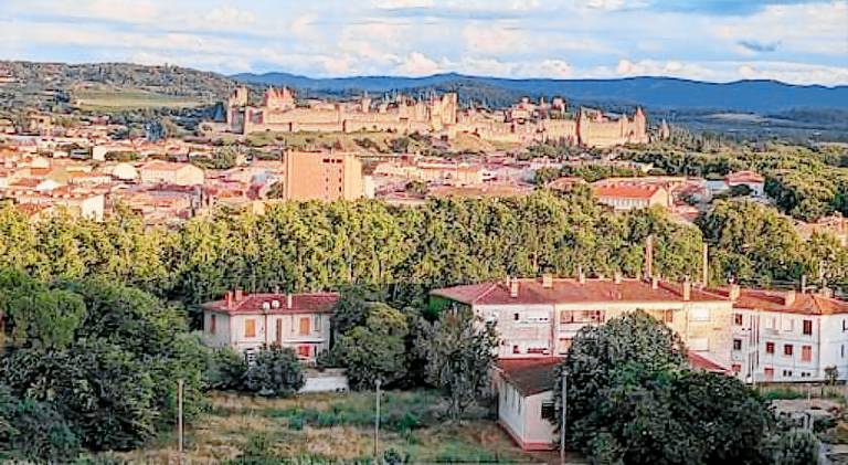 Holiday apartment with 1 room for 4 persons in Carcassonne