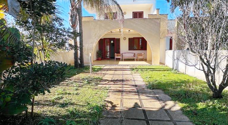 Vacation home with yard & terrace in Melendugno