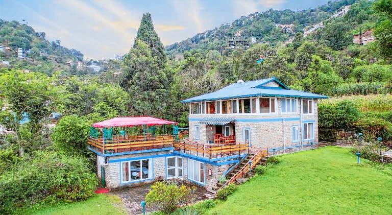 SaffronStays Kasauli Estate Royalty - 5BR Heritage Home with Lawn — photo 3