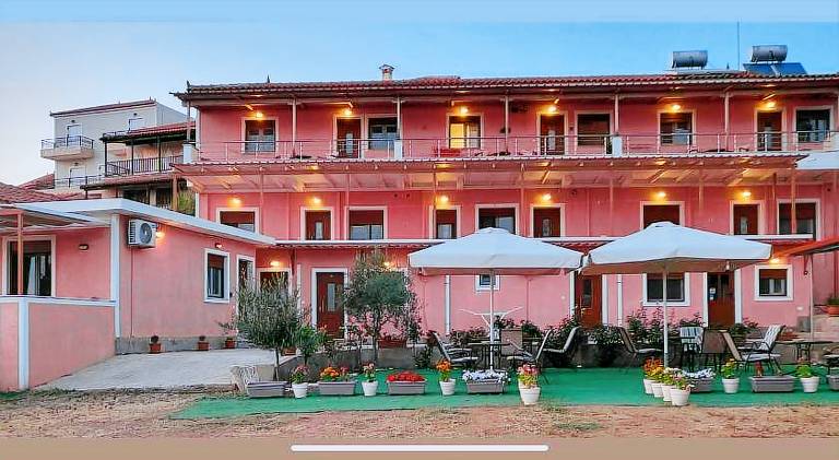 Serviced apartment with garden | Close to the beach | Pets allowed in Lesvos