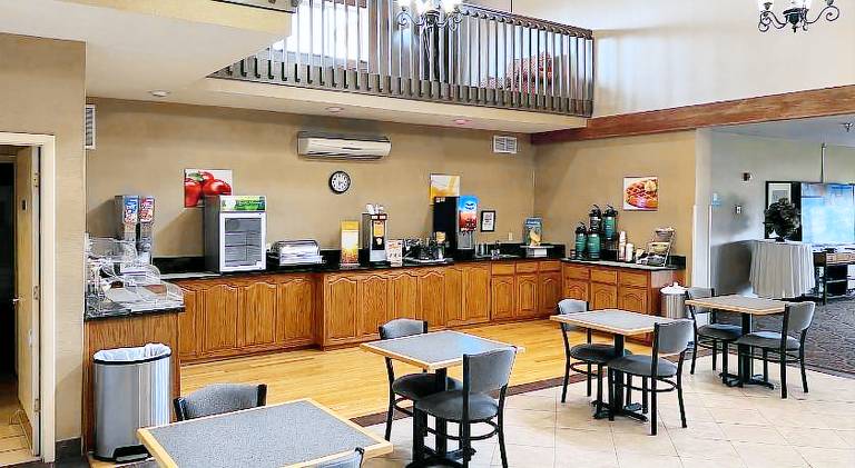 Quality Inn & Suites Grants - I-40 — photo 5