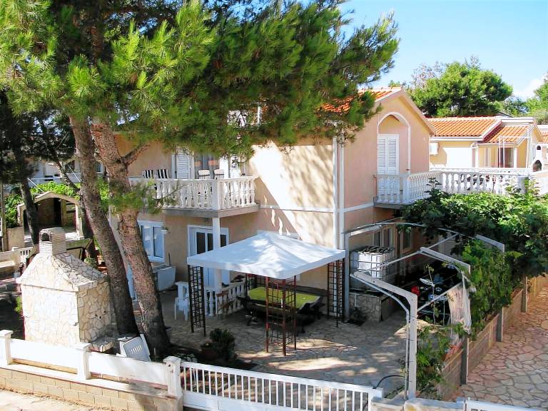 Apartament  Nin