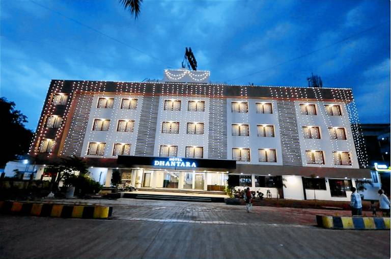 Hotel Dhantara in Rahata