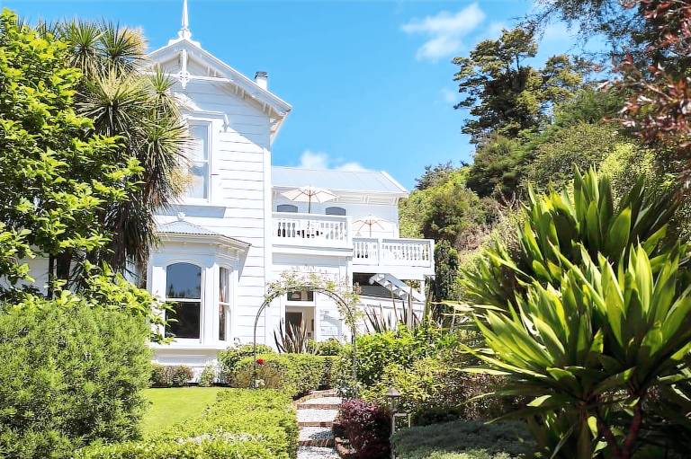 Sennen House