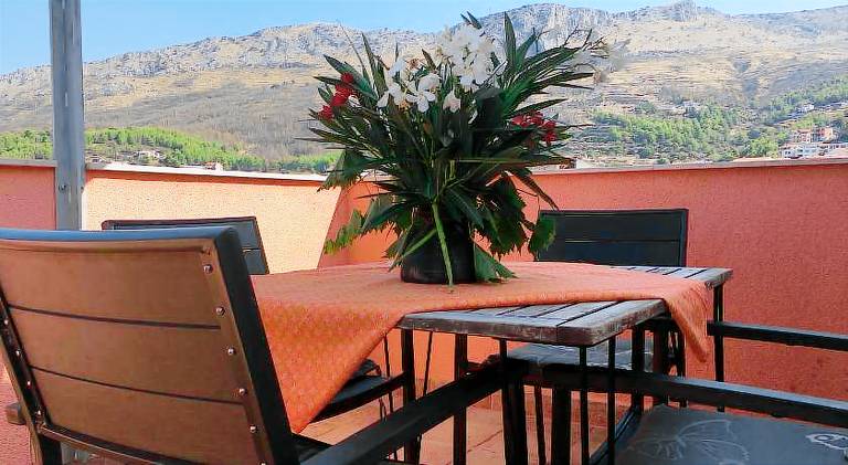 Rental apartment with patio, barbeque & yard — photo 5