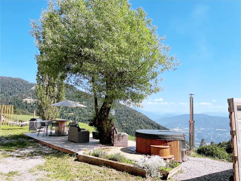 Gite with yard & patio — photo 5