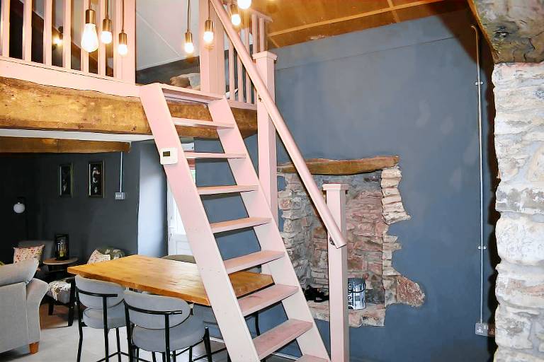 Ty Llaeth 2-Bed Cottage, Sleeps 4, Pet Friendly — photo 3