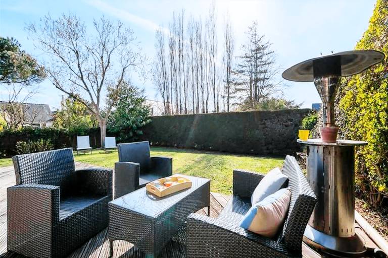 Holiday apartment with terrace, garden & barbecue | Garden view in Carnac