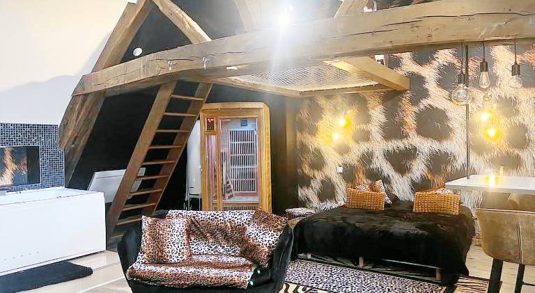 Rental apartment with jacuzzi — photo 2