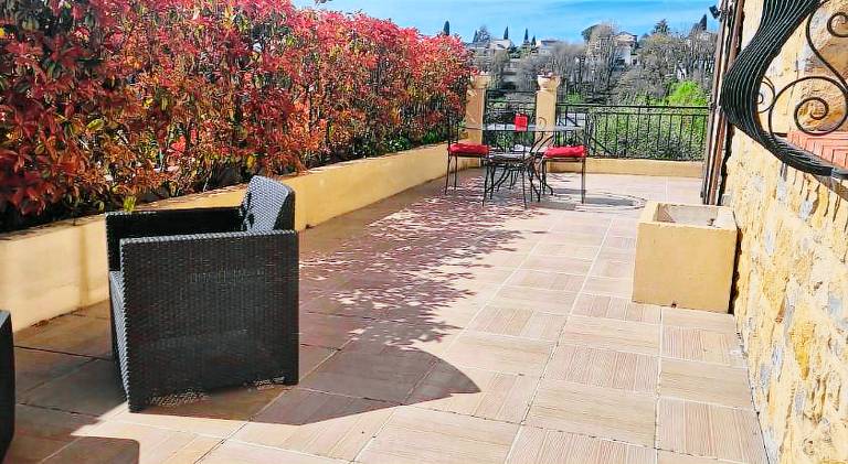 Rental apartment with patio & BBQ — photo 3