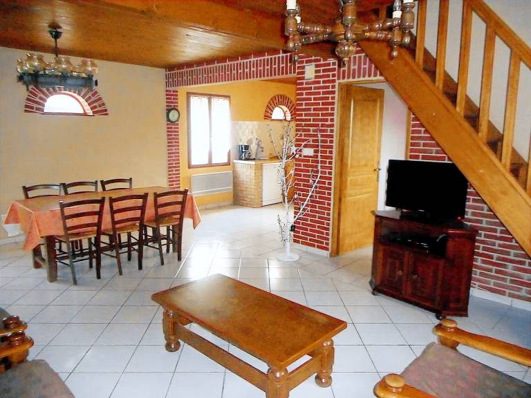 Cozy Village Cottage with Garden, Terrace & Parking, Perfect for Families! Pet-Friendly, Horse Welcome — photo 4