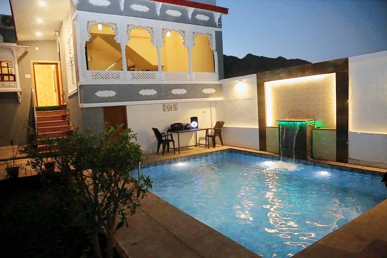 Villa with pool, jacuzzi & garden — photo 3