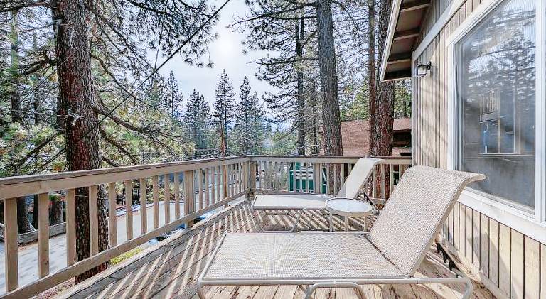 Stylish Truckee Retreat Deck Near Lake Skiing Moraine by AvantStay — photo 5