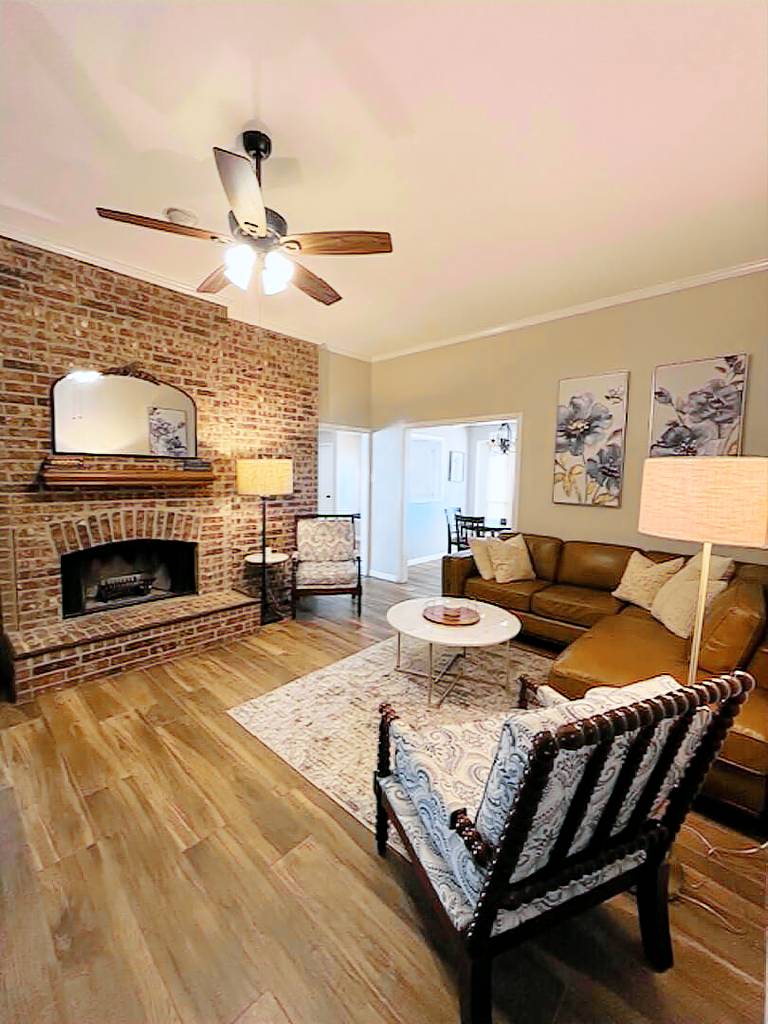 Whole House, No Stairs, King Bed, Full Kitchen & Relaxing Backyard in Lewisville, TX
