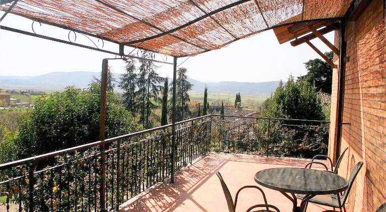 Rental apartment with yard & terrace — photo 4