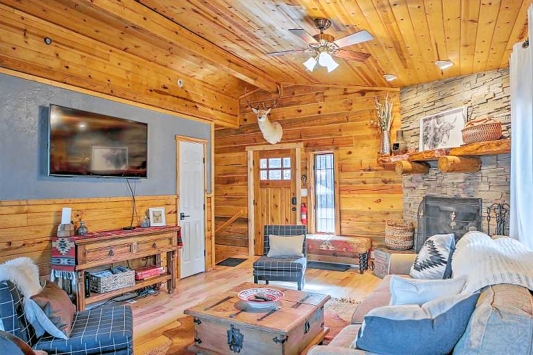 Ruidoso Log Cabin Retreat - Peaceful & Convenient — photo 3