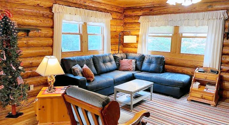 Vacation home with pool & jacuzzi | Pets are welcome — photo 2
