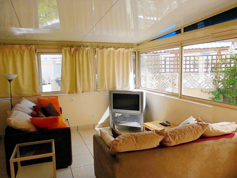 Villa with grill & patio — photo 4