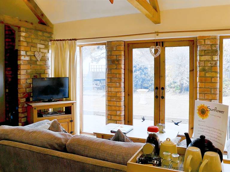 Cottage with yard | River view — photo 3