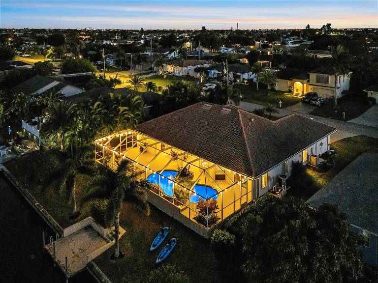 House with private pool & barbecue | Water view — photo 4