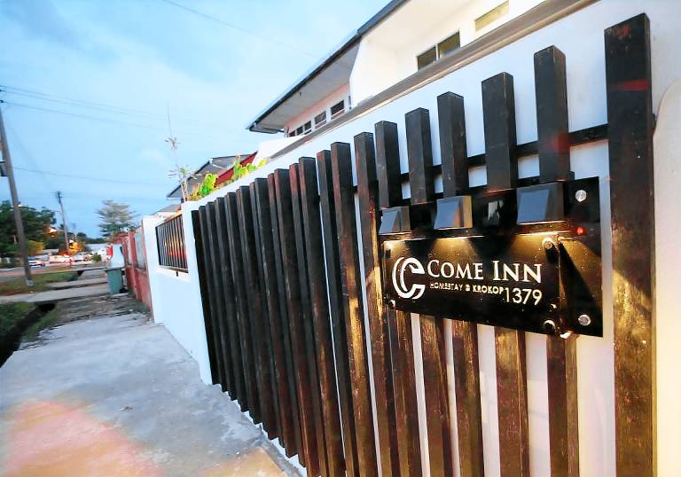 House Faradale Commercial Centre