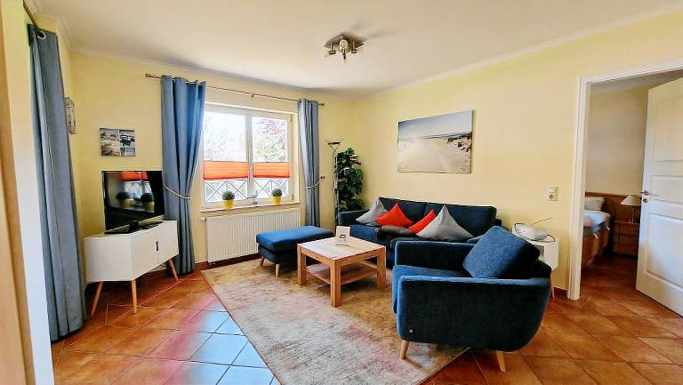 Lichtdurchflutete 55 m² Ferienwohnung mit Terrasse für 4 Personen & Hund — photo 3