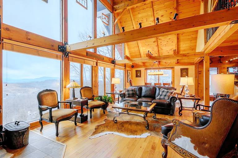 Mountaintop Home with Warm Personality — photo 2