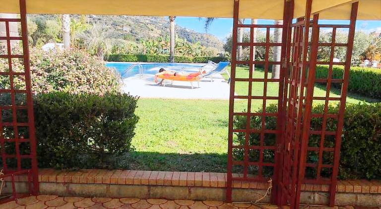 Serviced apartment with jacuzzi, garden & barbeque — photo 5